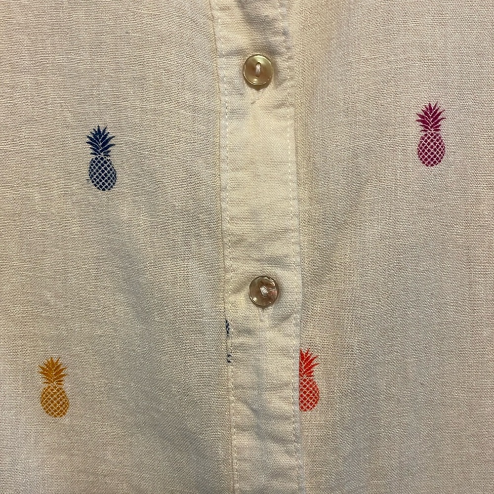 Croft & Barrow Sleeveless Shirt with Pineapple Design - Picture 3 of 5